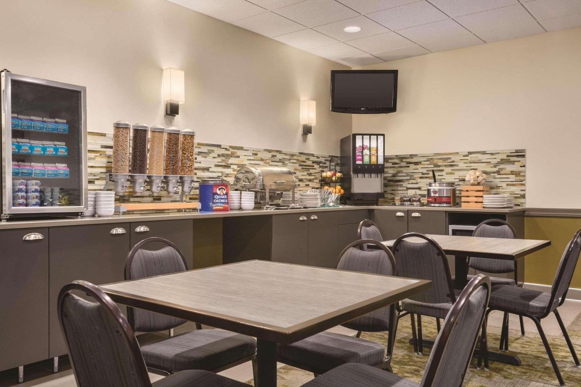 Country Inn & Suites By Radisson, Fergus Falls, Mn Zewnętrze zdjęcie