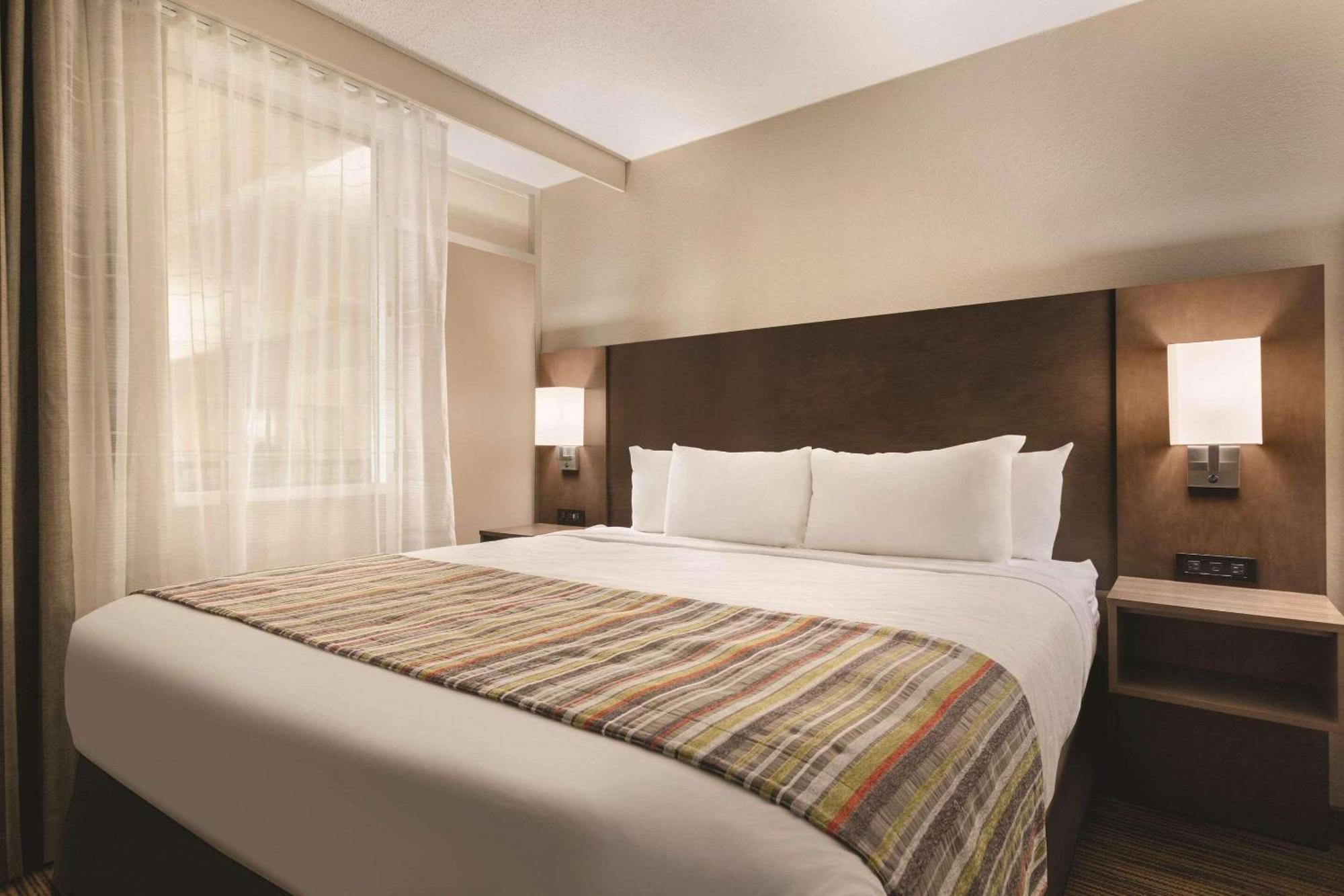 Country Inn & Suites By Radisson, Fergus Falls, Mn Zewnętrze zdjęcie