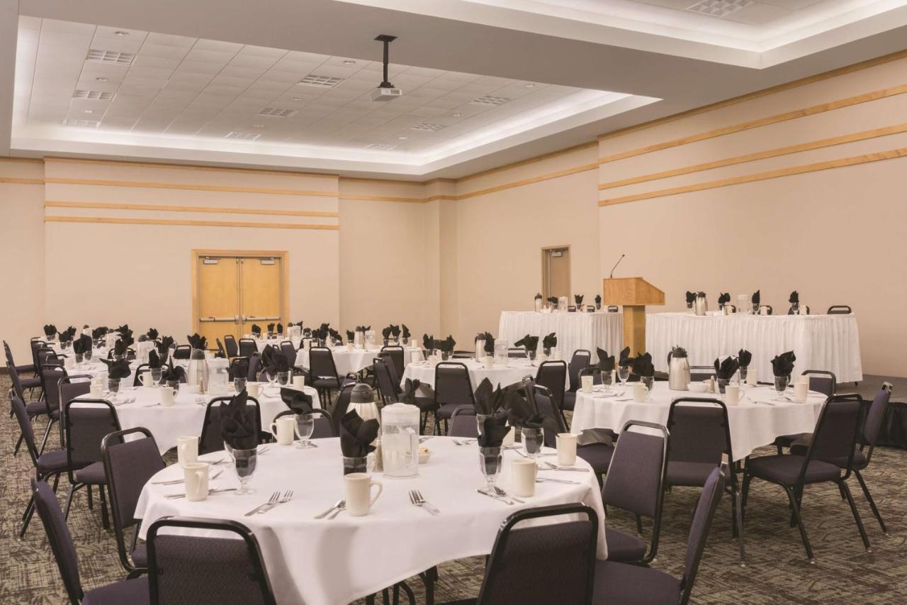Country Inn & Suites By Radisson, Fergus Falls, Mn Zewnętrze zdjęcie